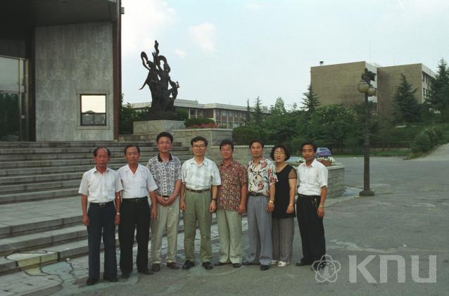 시청각 교육관 기념촬영(1996) 의 사진
