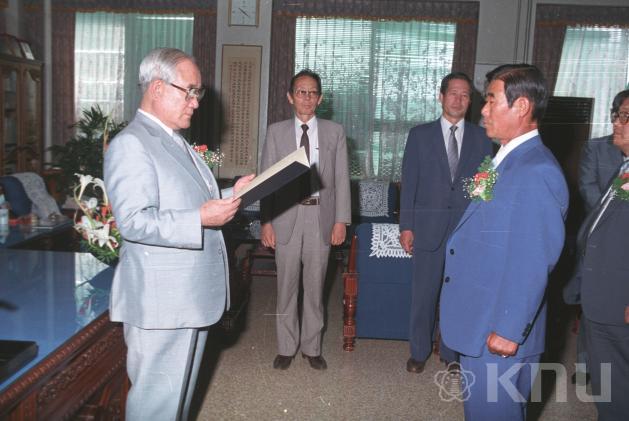 일반직공무원 정년퇴임식(1989) 의 사진