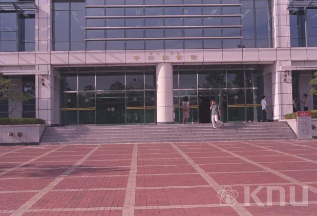 무선LAN시연 및 도서관 전경(2001) 의 사진