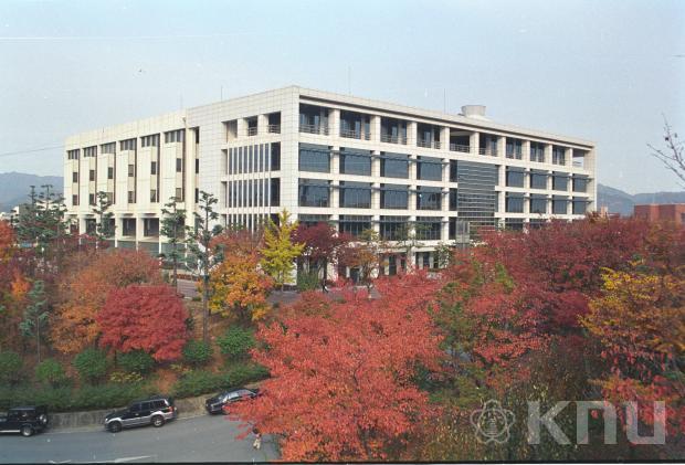 도서관 전경-가을(2001) 의 사진