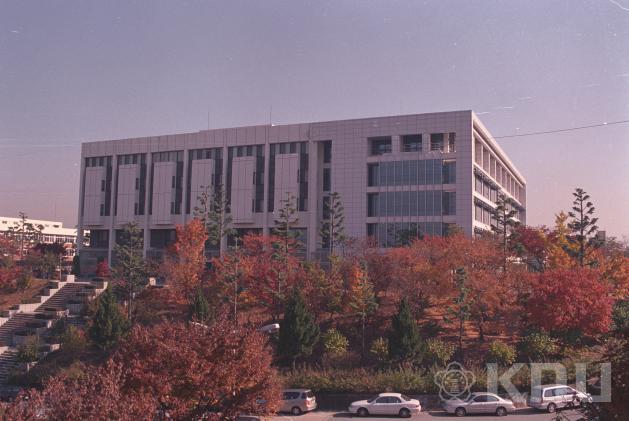 도서관 전경-가을(2001) 의 사진