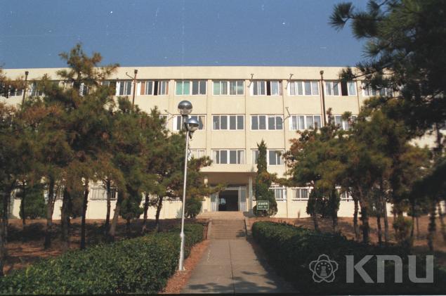 교수연구동 전경 (1986) 의 사진