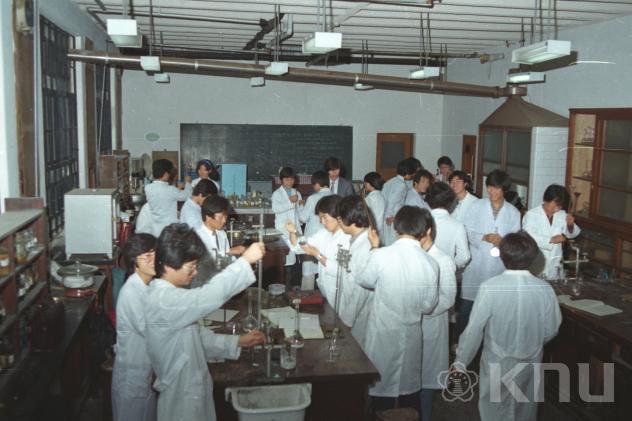 화학실험 의 사진