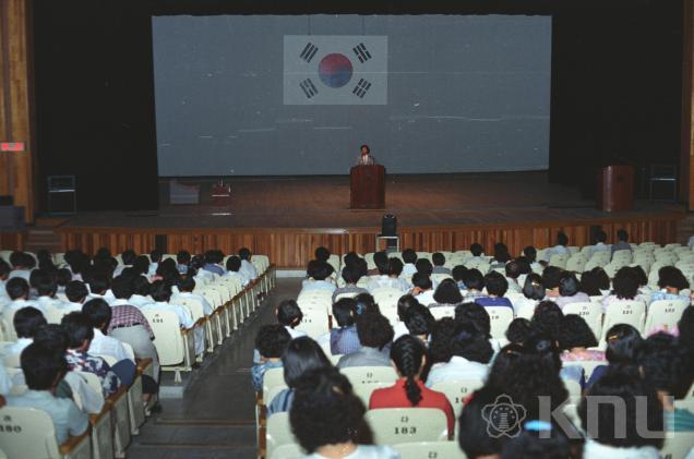 귀순용사 오이섭 강연회(1985) 의 사진