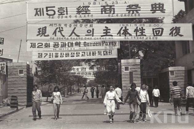 서문(1981) 의 사진