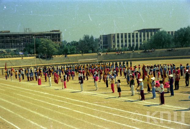 문리대 체육대회(1976) 의 사진
