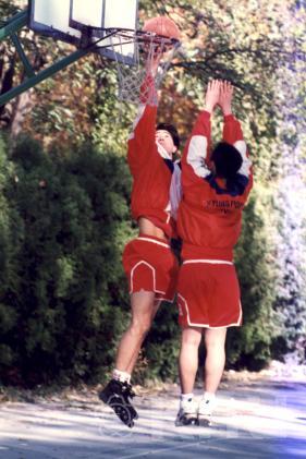 운동하는 학생들(2000) 의 사진