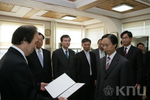 사령장 교부 의 사진