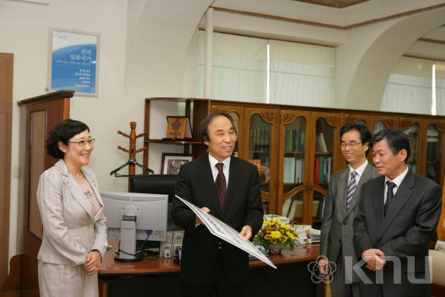 경북대학교 법학부 발전기금 전달 의 사진