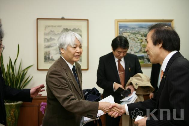 일본 시즈오카대학과 복수학위제 협정 조인식 의 사진
