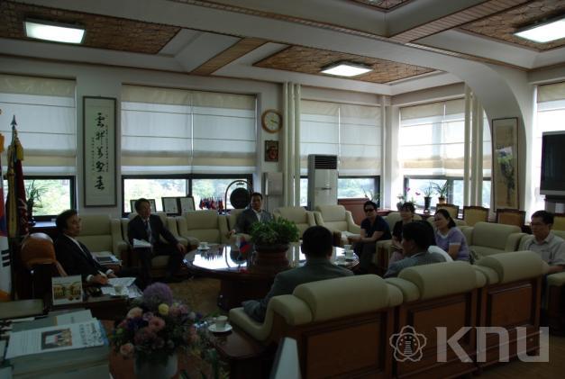 몽골국립대학 총장 예방 의 사진
