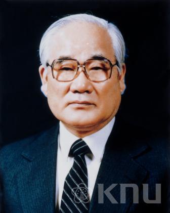 제11대 총장 천시권 박사 의 사진