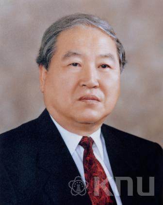 제12대 총장 김익동 박사 의 사진