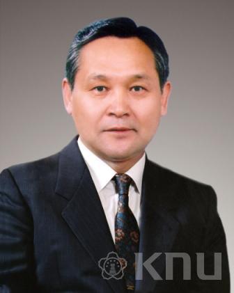 제15대 총장 김달웅 박사 의 사진