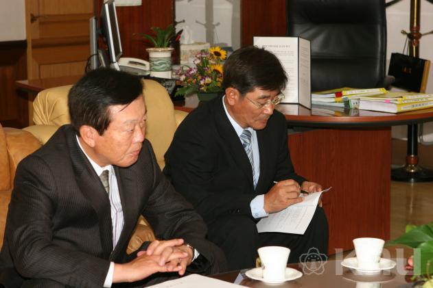 한의학전문대학원설립 협약체결 의 사진
