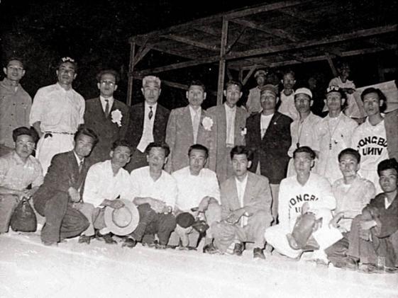 체육대회 후 단체사진(1956) 의 사진