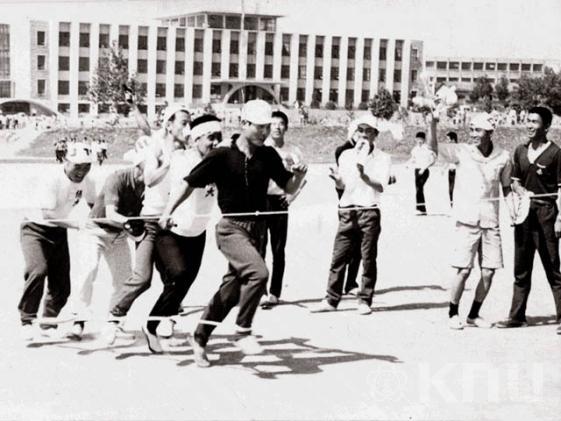 체육대회 여홍경기(1965) 의 사진