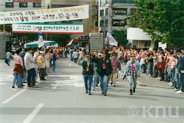 본관-인문대 민주화운동(1995) 46 의 사진