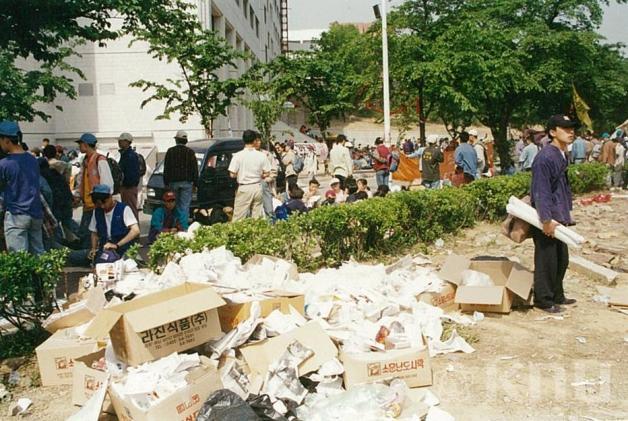대학원동 앞 민주화 운동(1995) 24 의 사진