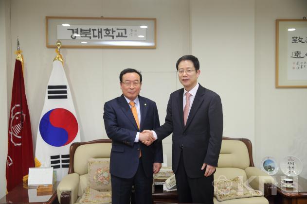 대구 MBC 김환열사장 총장실 내방(2) 의 사진
