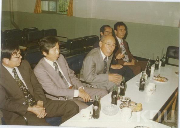 제24회 독서주간기념좌담회 (도서관)(1978) 의 사진