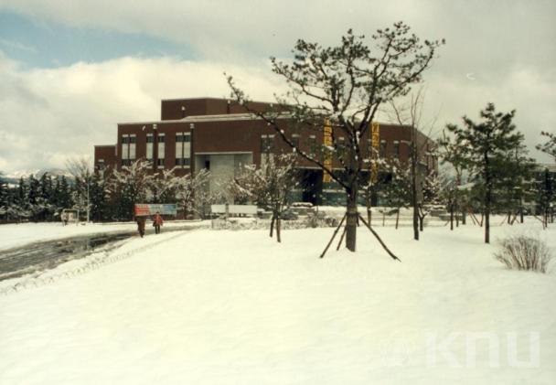 대강당 - 겨울(1994) 5 의 사진