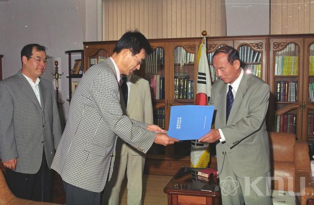 건축공학과 발전기금 전달식(2000) 1 의 사진