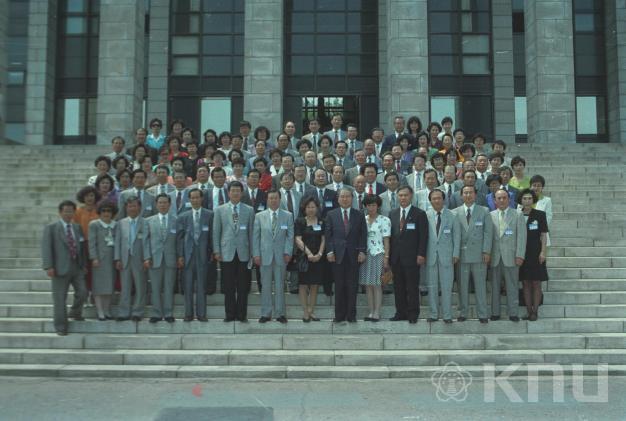 의대동창회 총장 내방(1992) 1 의 사진