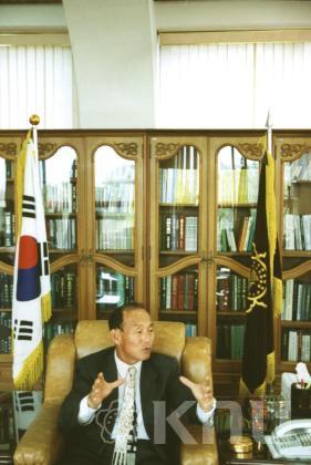 총장실 내방 (박찬석총장)(1999) 4 의 사진