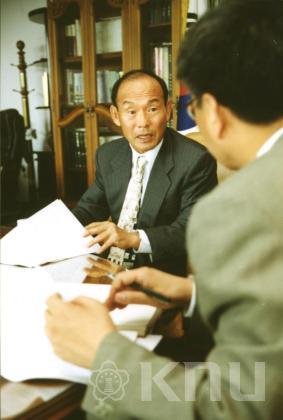 총장실 내방 (박찬석총장)(1999) 6 의 사진