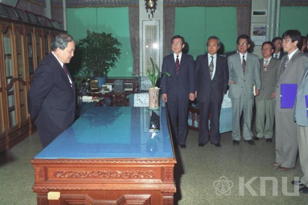 우수학과선정인정서 전달식(1994) 1 의 사진