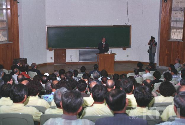 시민명예학생을 위한 총장특강(1997) 의 사진