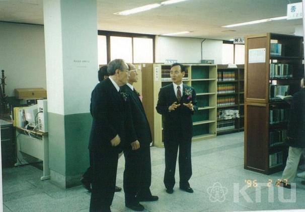 경북대학교 도서관 학술정보시스템(KUDOS) 오픈 행사(1996) 14 의 사진