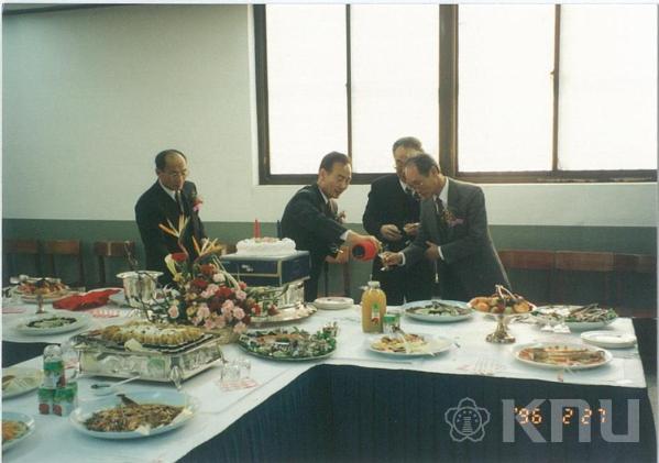 경북대학교 도서관 학술정보시스템(KUDOS) 오픈 행사(1996) 33 의 사진