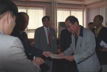 정년퇴임교원 훈장수여(1999) 의 사진