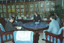 외국인 교수 총장실 내방 의 사진
