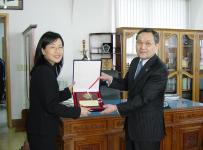 지하철 참사 추모 공연팀의 감사패 전달