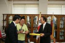 일본 나가사키 대학 교수 6명 예방 의 사진