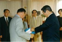 조흥은행 발전기금 전달(1999) 5 의 사진