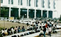 도서관 입장 대기 학생들(1986) 2