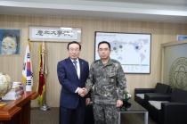 제2군작전사령관 김용환  총장실 내방 (3) 의 사진