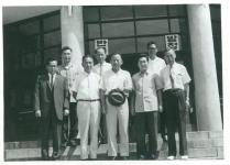 양기백 선생님 본교방문 (1965), 건물 앞에서 찍은 단체기념사진