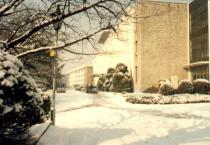 과학관 전경 - 겨울, 현 제1과학관을 건물 우측에서 촬영