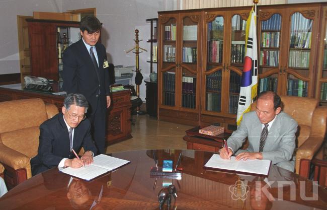 기초과학지원 연구소와 협약체결 의 사진