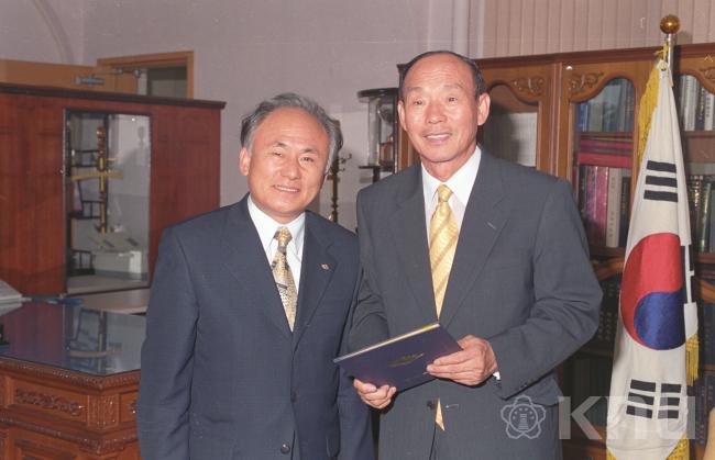 장학금 기탁(경상북도) 의 사진