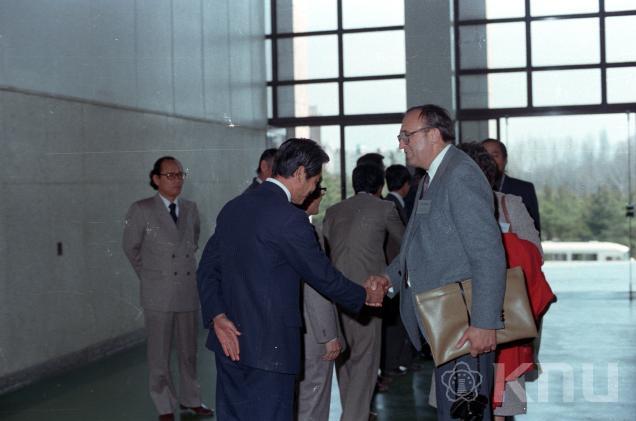 캘리포니아 공예대학 총장내교 의 사진