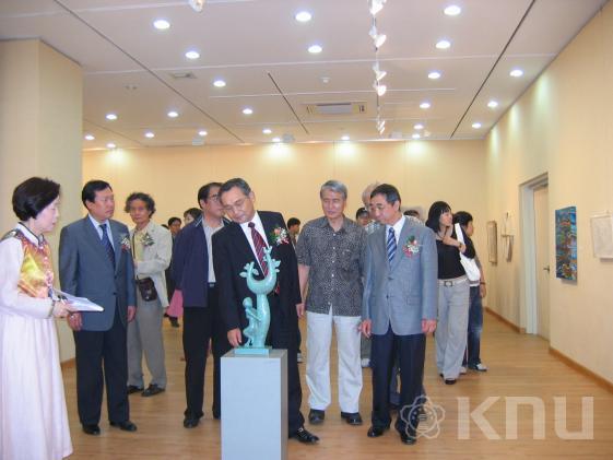 미술학과 교수 작품전 개최 의 사진