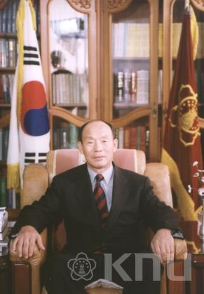 13, 14대 박찬석 총장(1998) 의 사진