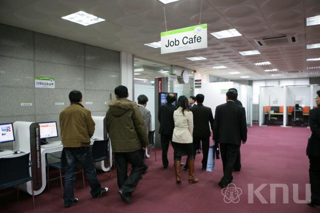 기증도서전시회 및 Job cafe 개관 의 사진