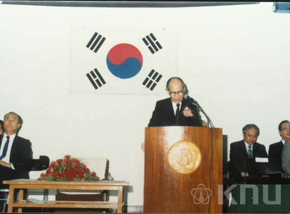 1983년도 개교기념식 의 사진